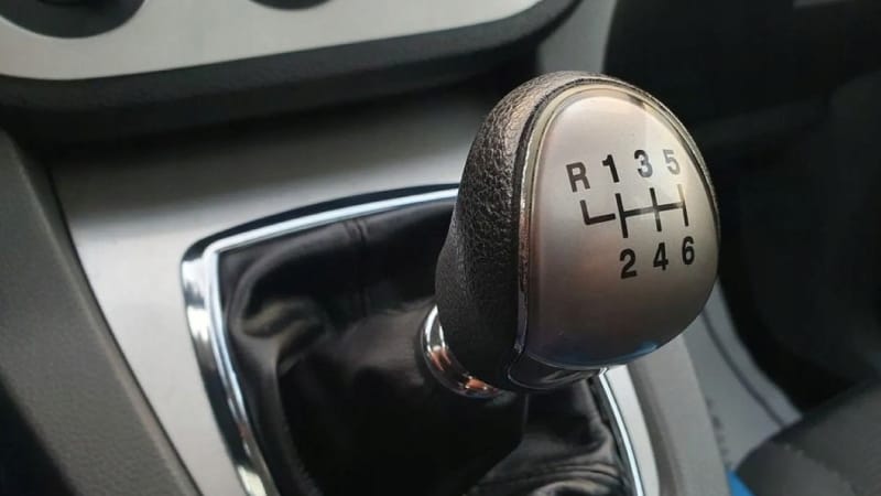一般的な左ハンドルMT車シフトノブ