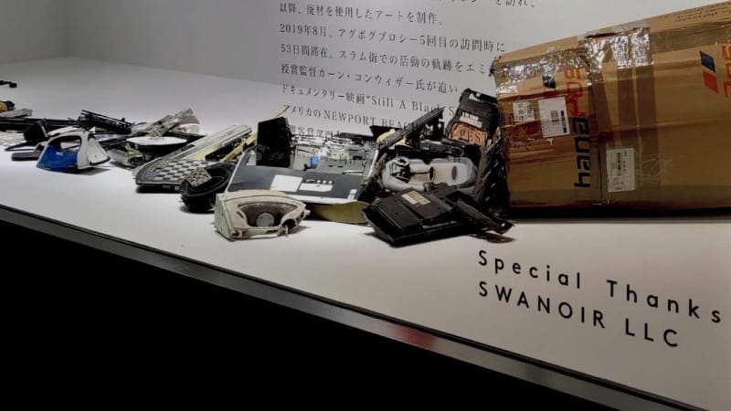 バーニーズニューヨーク銀座店のショーウィンドウ(SWANOIR掲載)