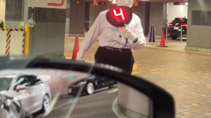 福岡の百貨店の地下駐車場の実際の様子